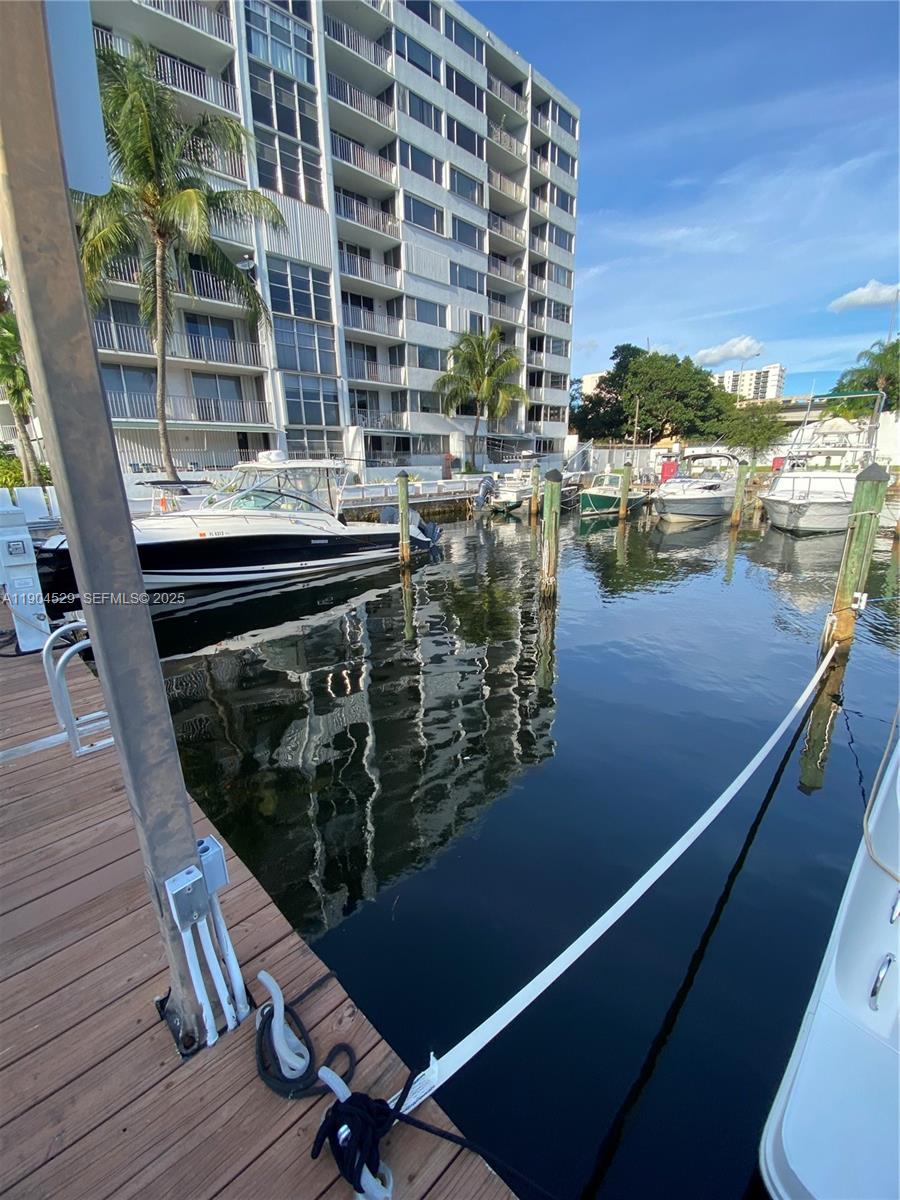 River Run Yacht Club Cond.