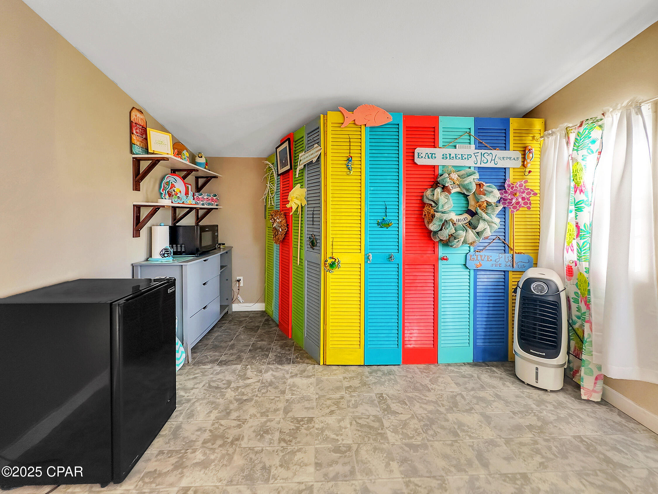 Image 6 For 215 Angel Fish Street