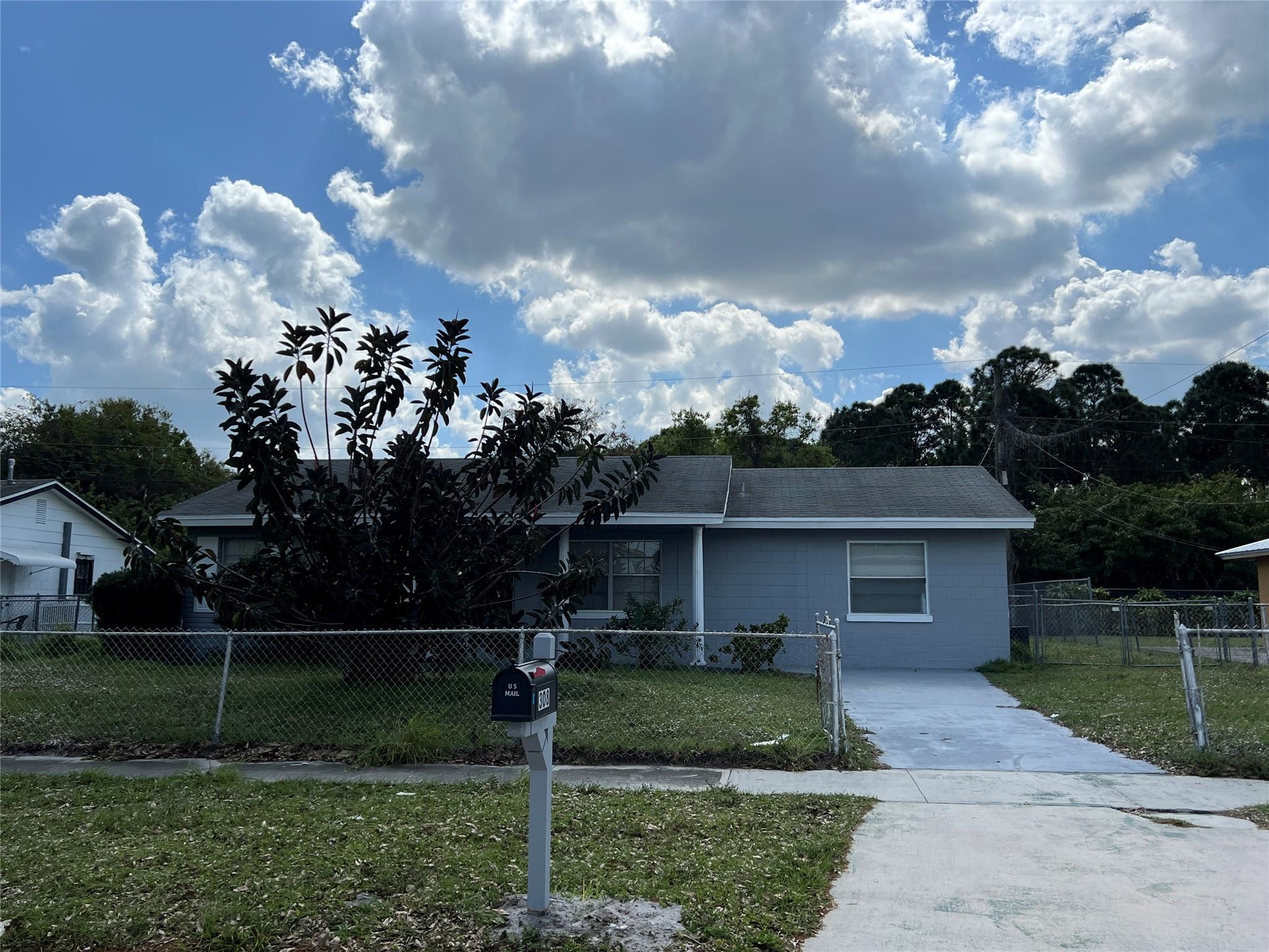 Homes for sale in Fort Pierce, FL | 308 Essex Dr, Fort Pierce, FL 34946 | MLS# F10533967