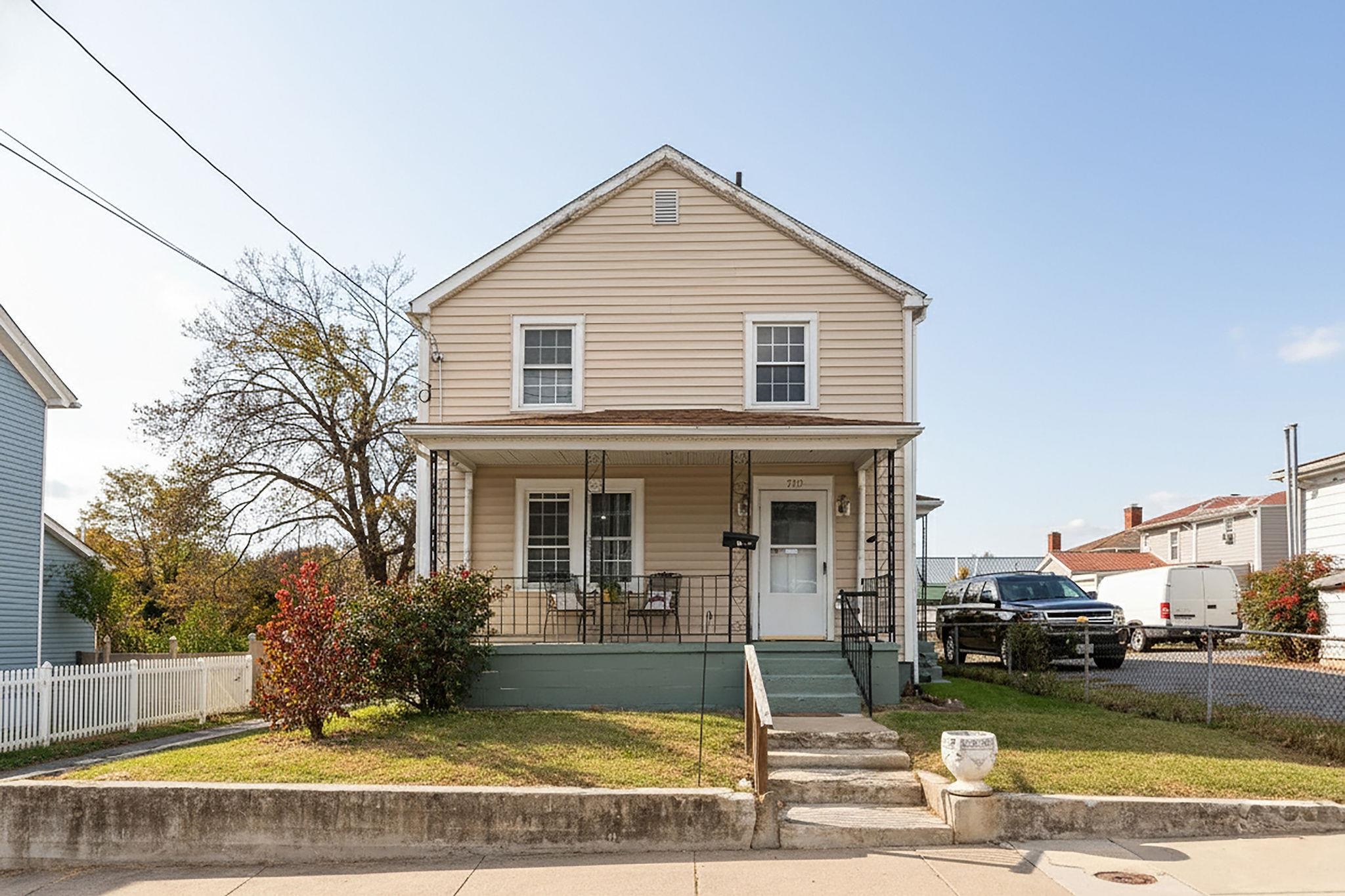 712 Nelson St