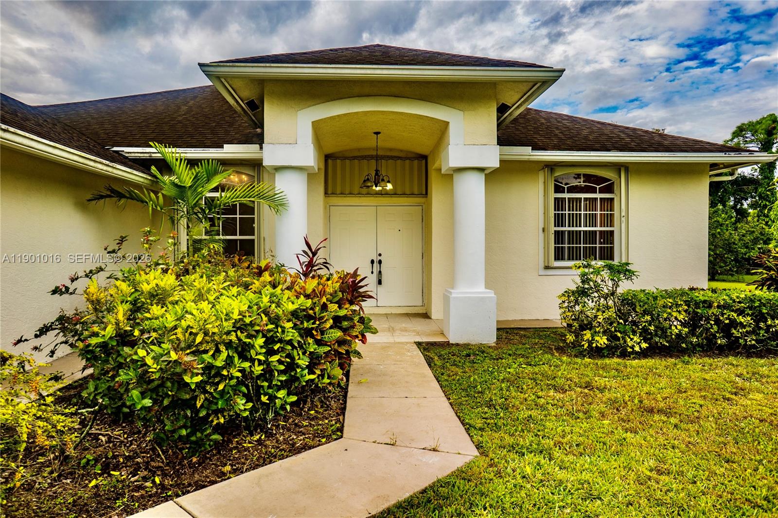Homes for sale in Loxahatchee, FL | 16380 Orange Blvd, Loxahatchee, FL 33470 | MLS# A11901016