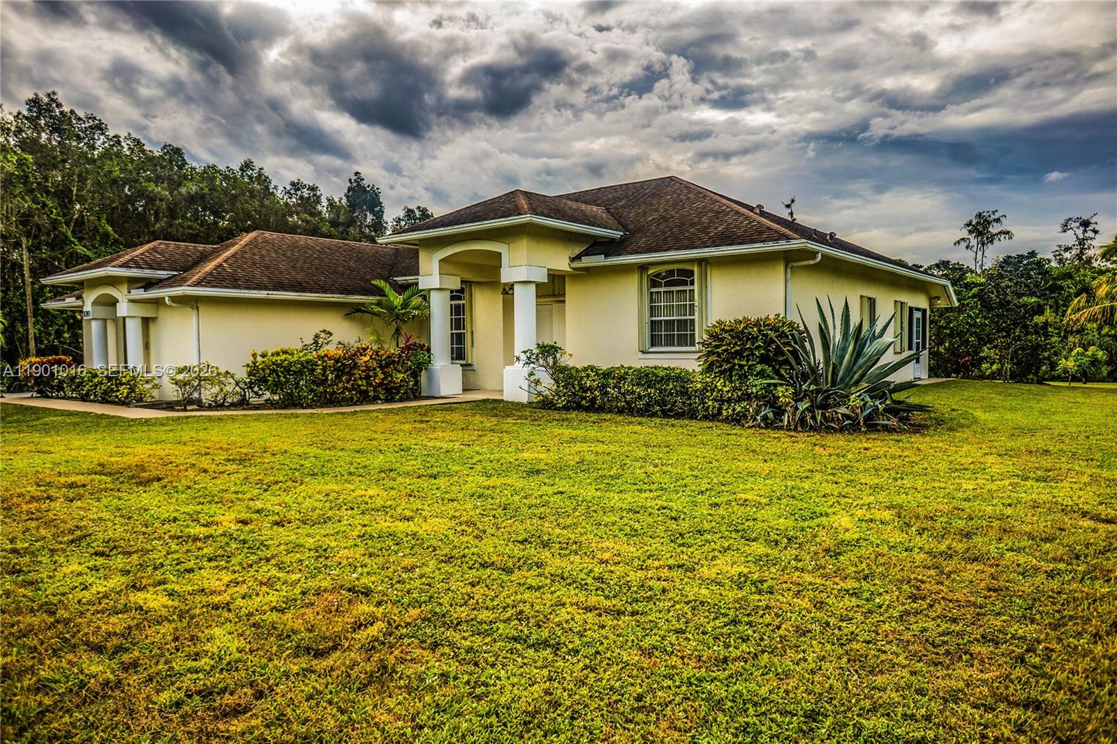 Homes for sale in Loxahatchee, FL | 16380 Orange Blvd, Loxahatchee, FL 33470 | MLS# A11901016