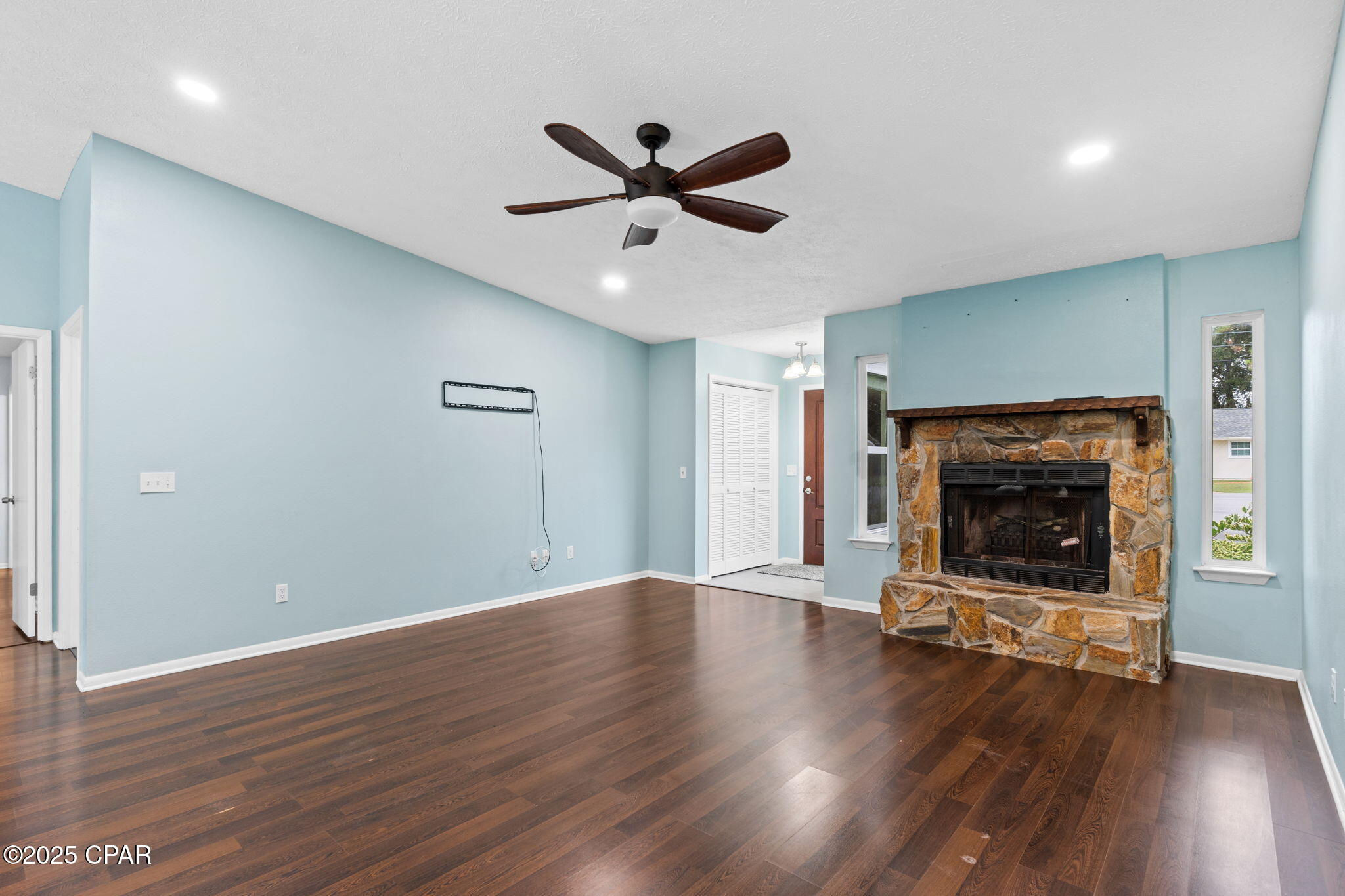 Image 7 For 323 Prudence Lane