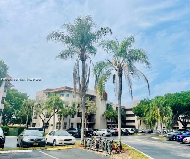 1811 Sabal Palm Dr 208