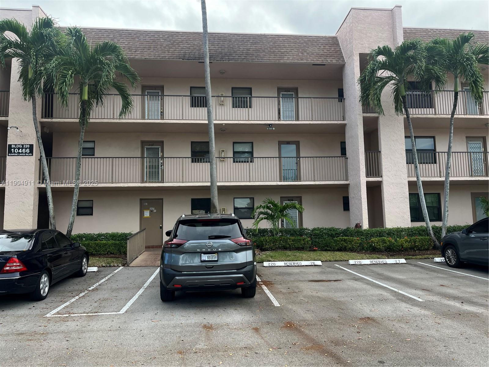 Sunrise Lakes 220 Condo