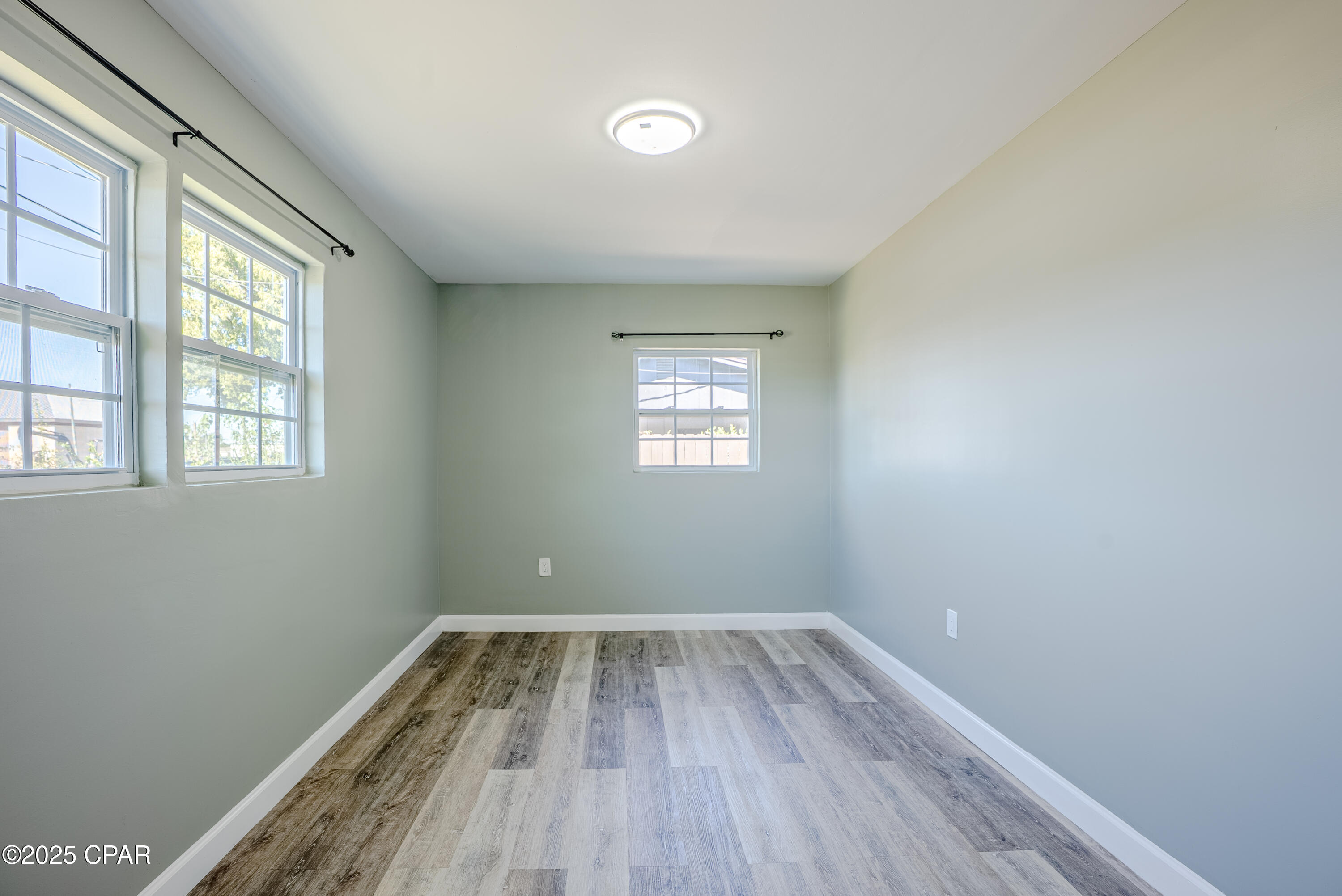 Image 20 For 1130 Transmitter Road