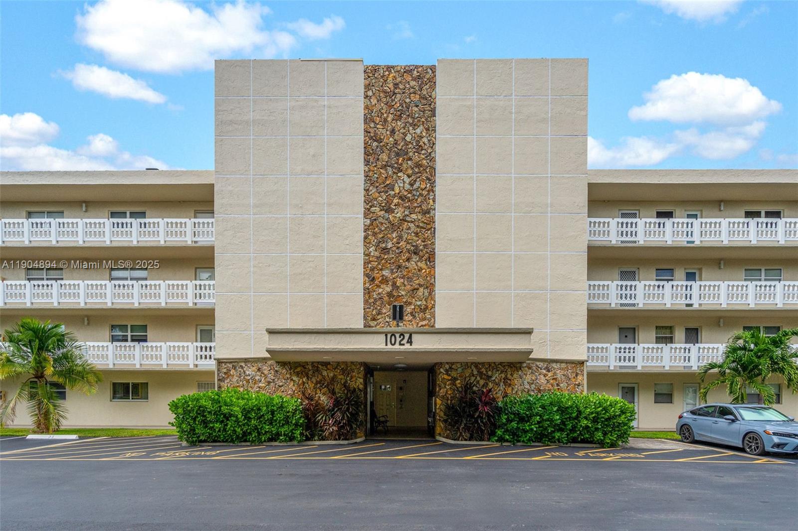 Meadowbrook Lakes Condo