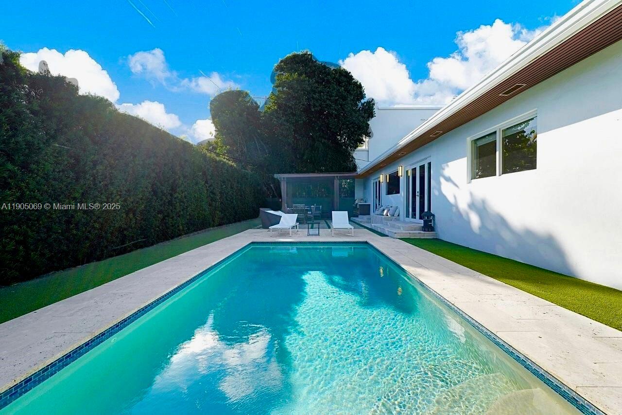 Tropical Isle Homes Sub 4