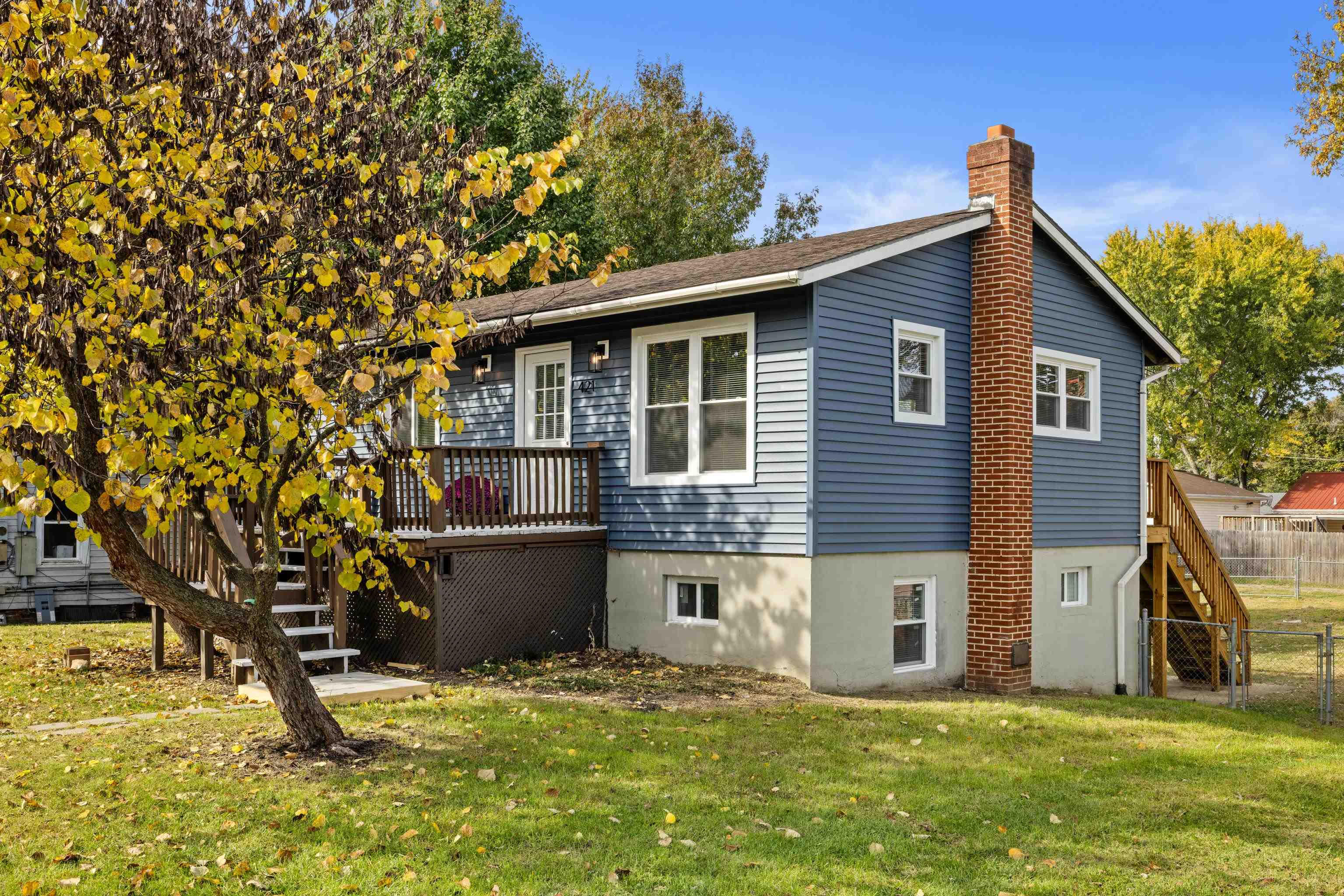 421 CHARLOTTE AVE N exterior