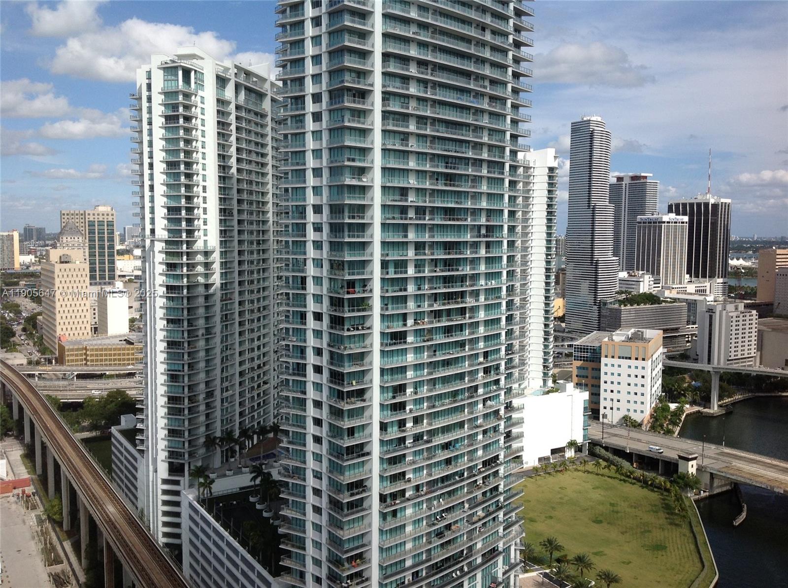 690 SW 1st Ct #PHI-01, Miami FL 33130
