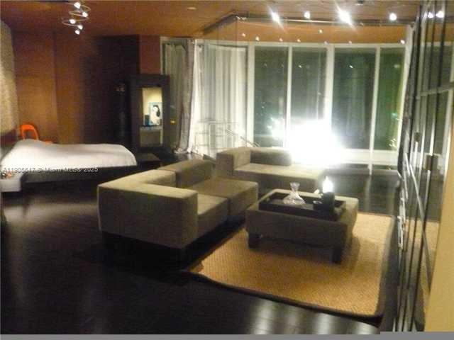 690 SW 1st Ct #PHI-01, Miami FL 33130
