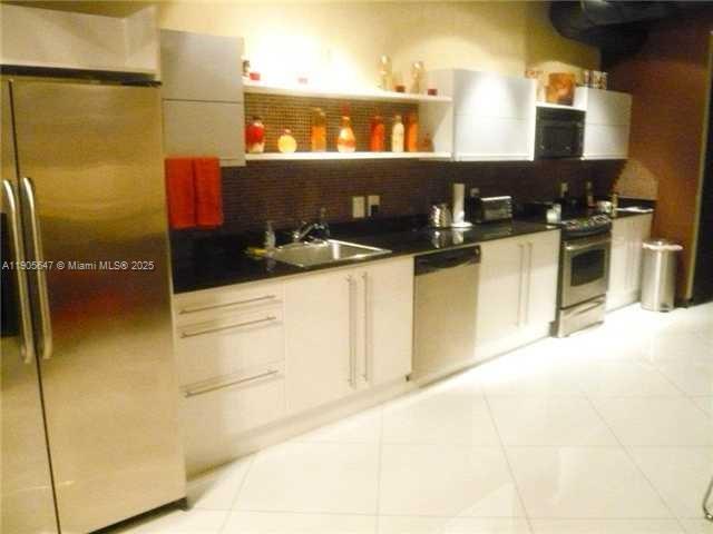 690 SW 1st Ct #PHI-01, Miami FL 33130