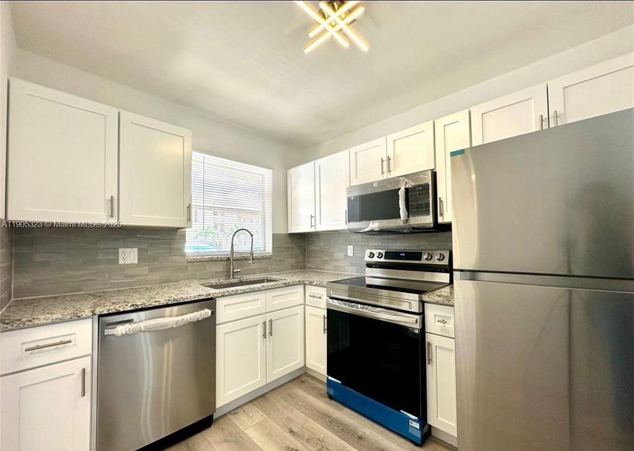 Royal Park Gardens Ii-E C