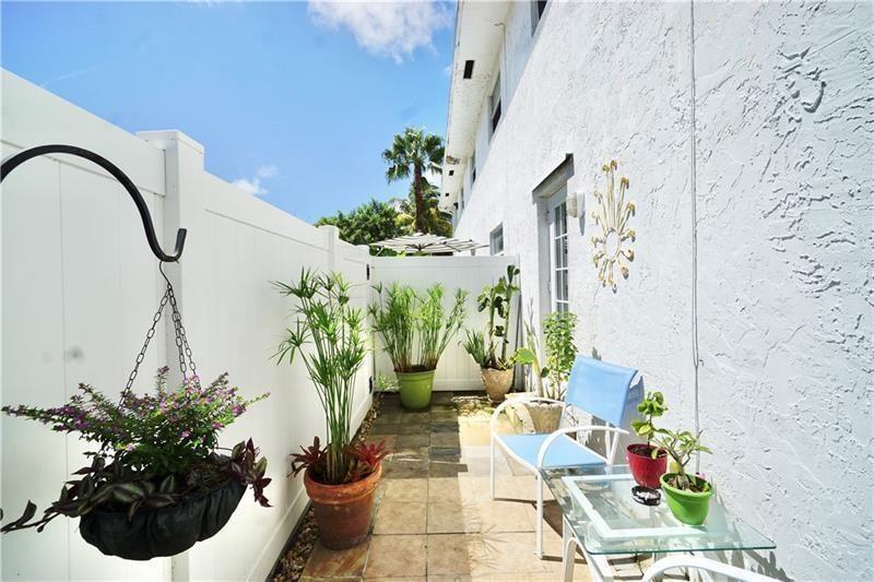 Homes for sale in Fort Lauderdale, FL | 1470 N Dixie Hwy #11, Fort Lauderdale, FL 33304 | MLS# F10534447