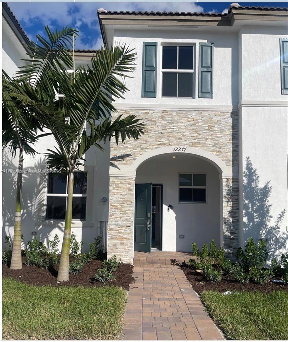 House for Sale in Miami, FL