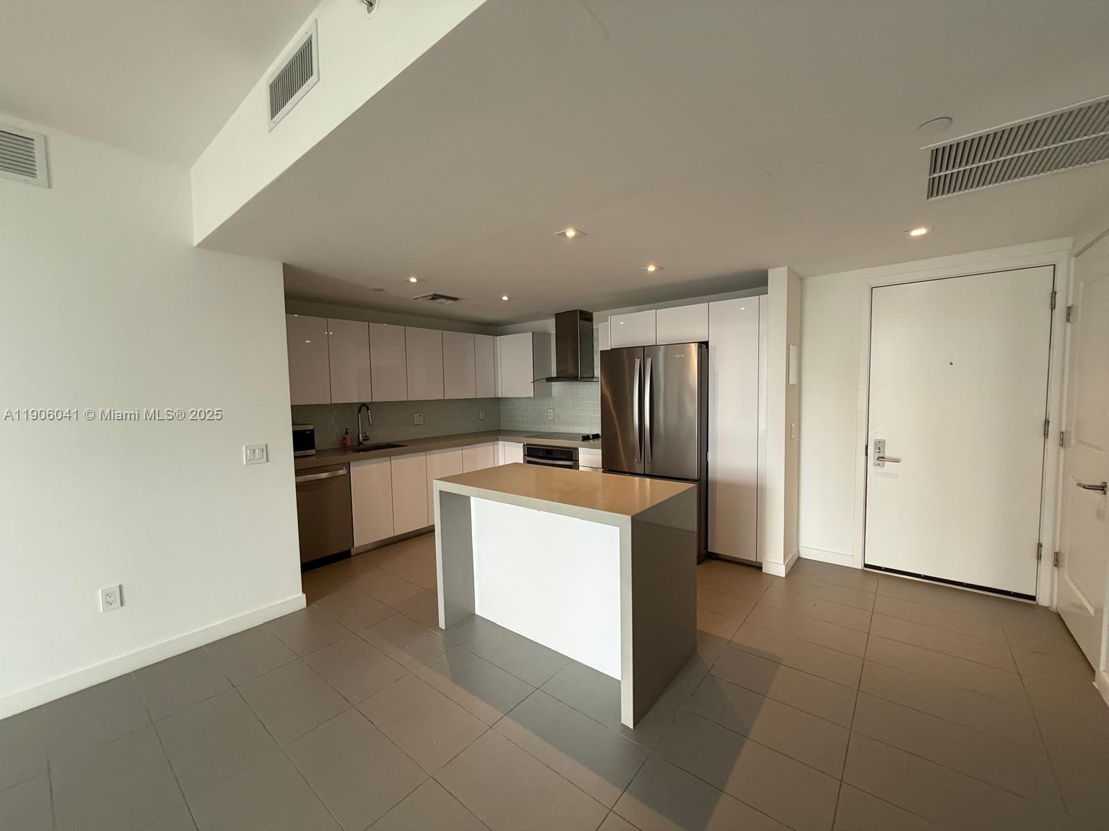 Apartamento para Alugar em Miami, FL