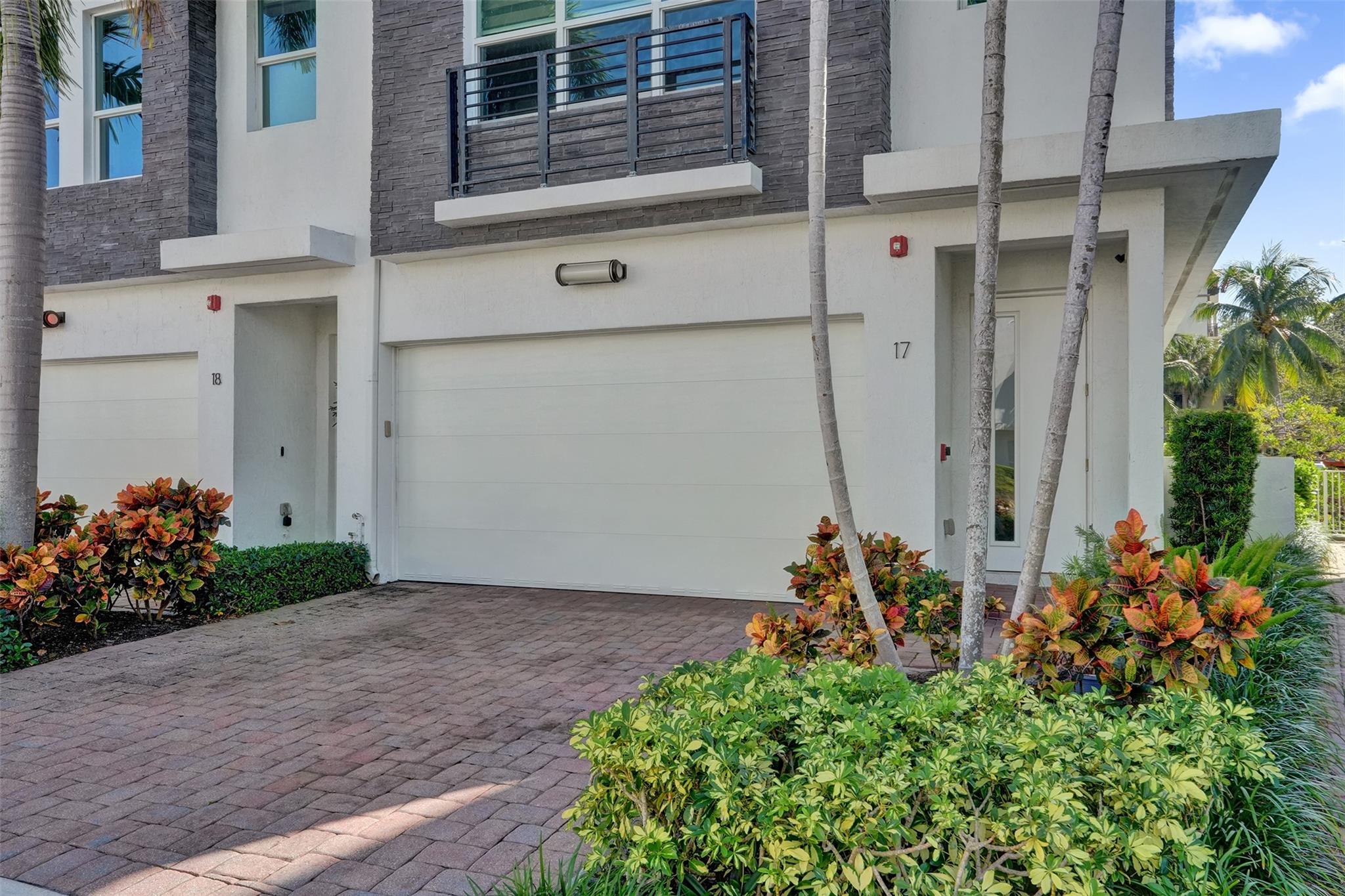 Homes for sale in Oakland Park, FL | 2900 Ne 12Th Ter #17, Oakland Park, FL 33334 | MLS# F10534190