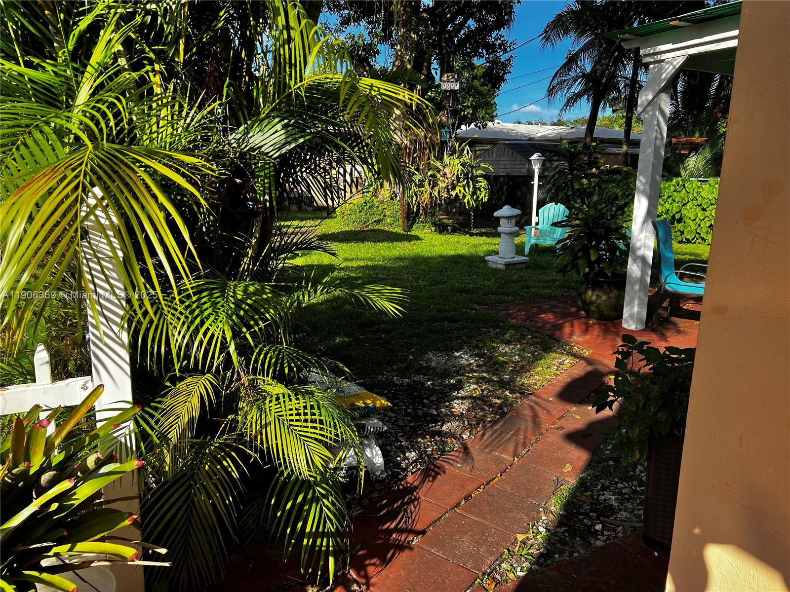 Hollywood Little Ranches