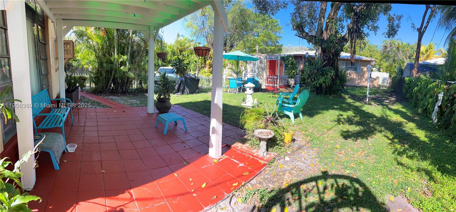 Hollywood Little Ranches