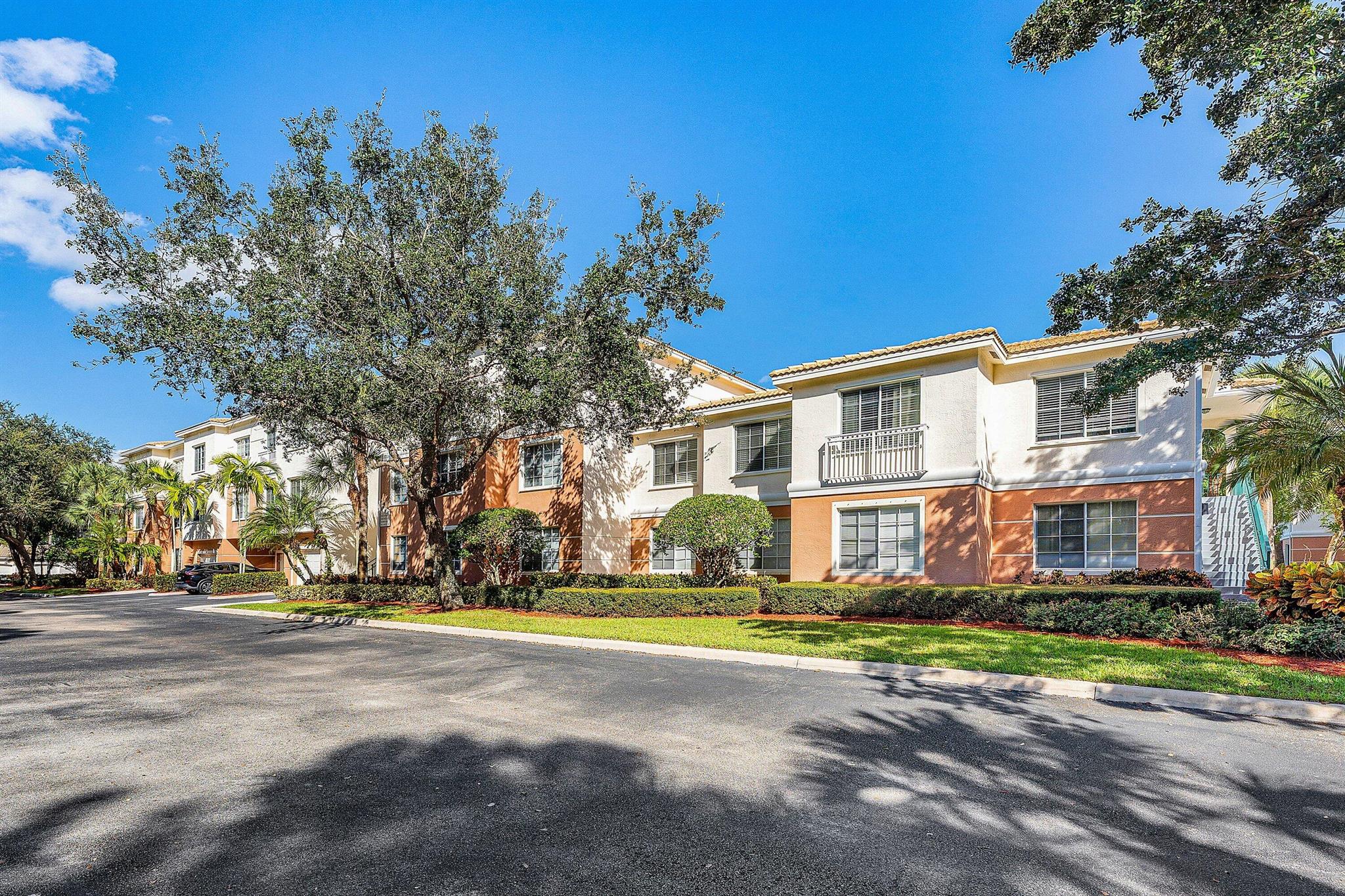 Fiore At The Gardens Cond