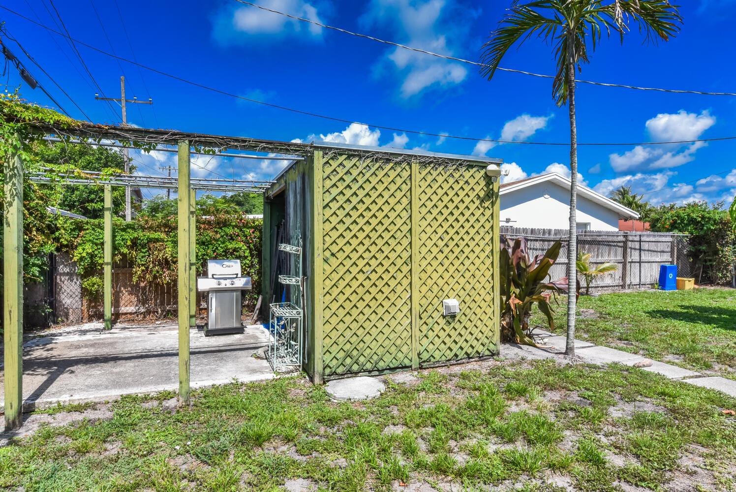 Homes for sale in West Palm Beach, FL | 340 Russlyn Dr, West Palm Beach, FL 33405 | MLS# R11136983