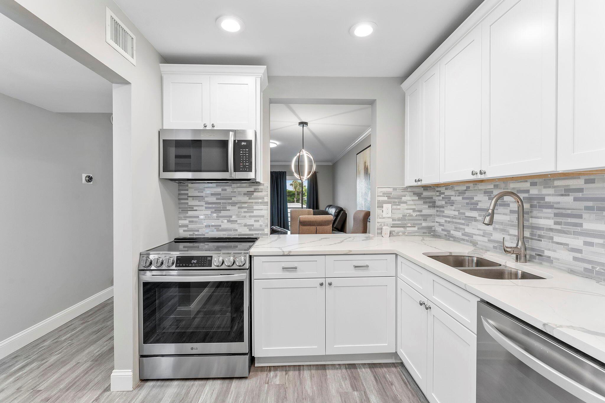 Golden Lakes Village Cond