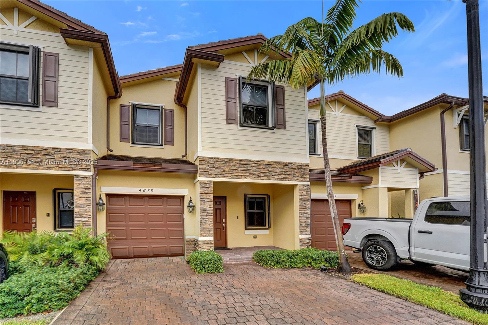 House for Sale in Davie, FL