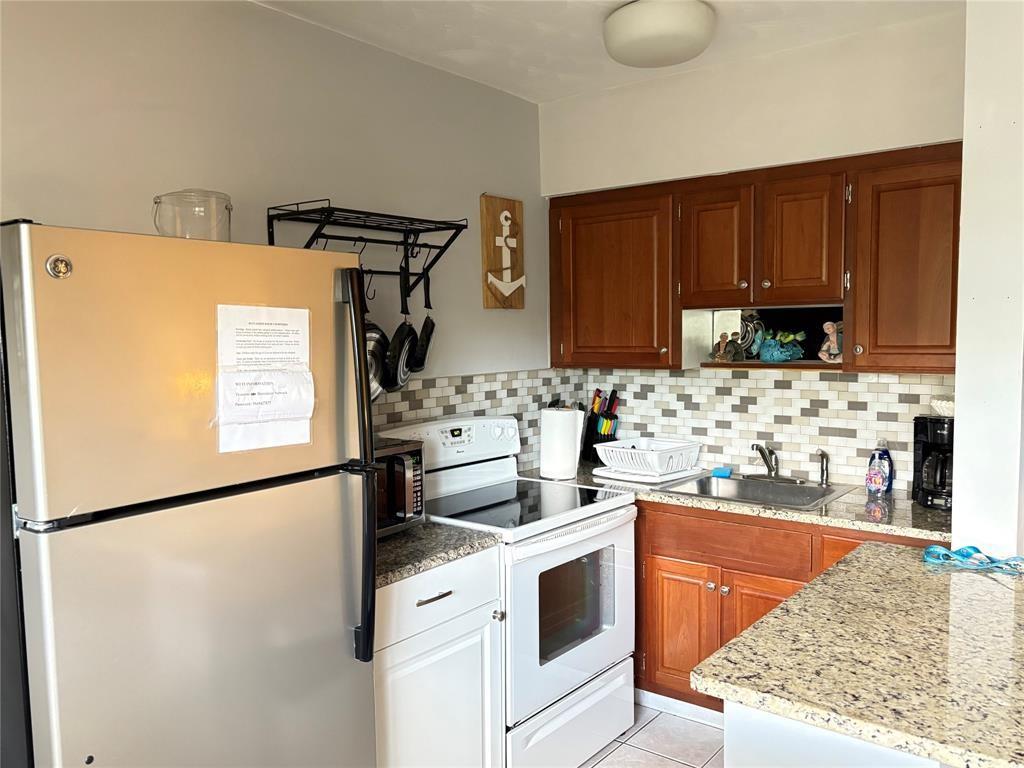 Homes for sale in Deerfield Beach, FL | 120 Ne 20th Ave #2, Deerfield Beach, FL 33441 | MLS# F10534644