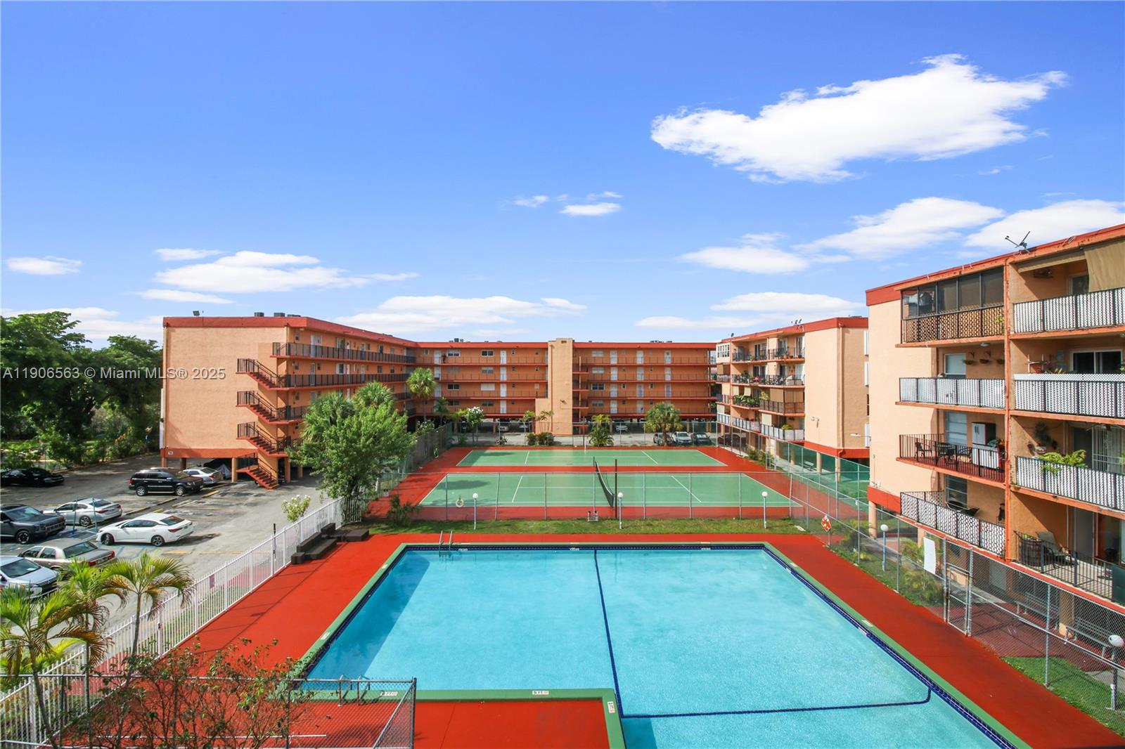 Palm-West Gardens Condo