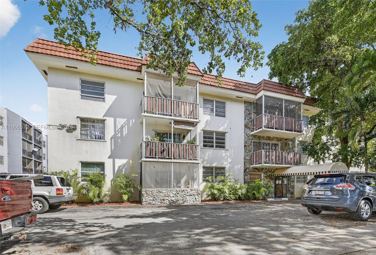 Oxford Court Condo