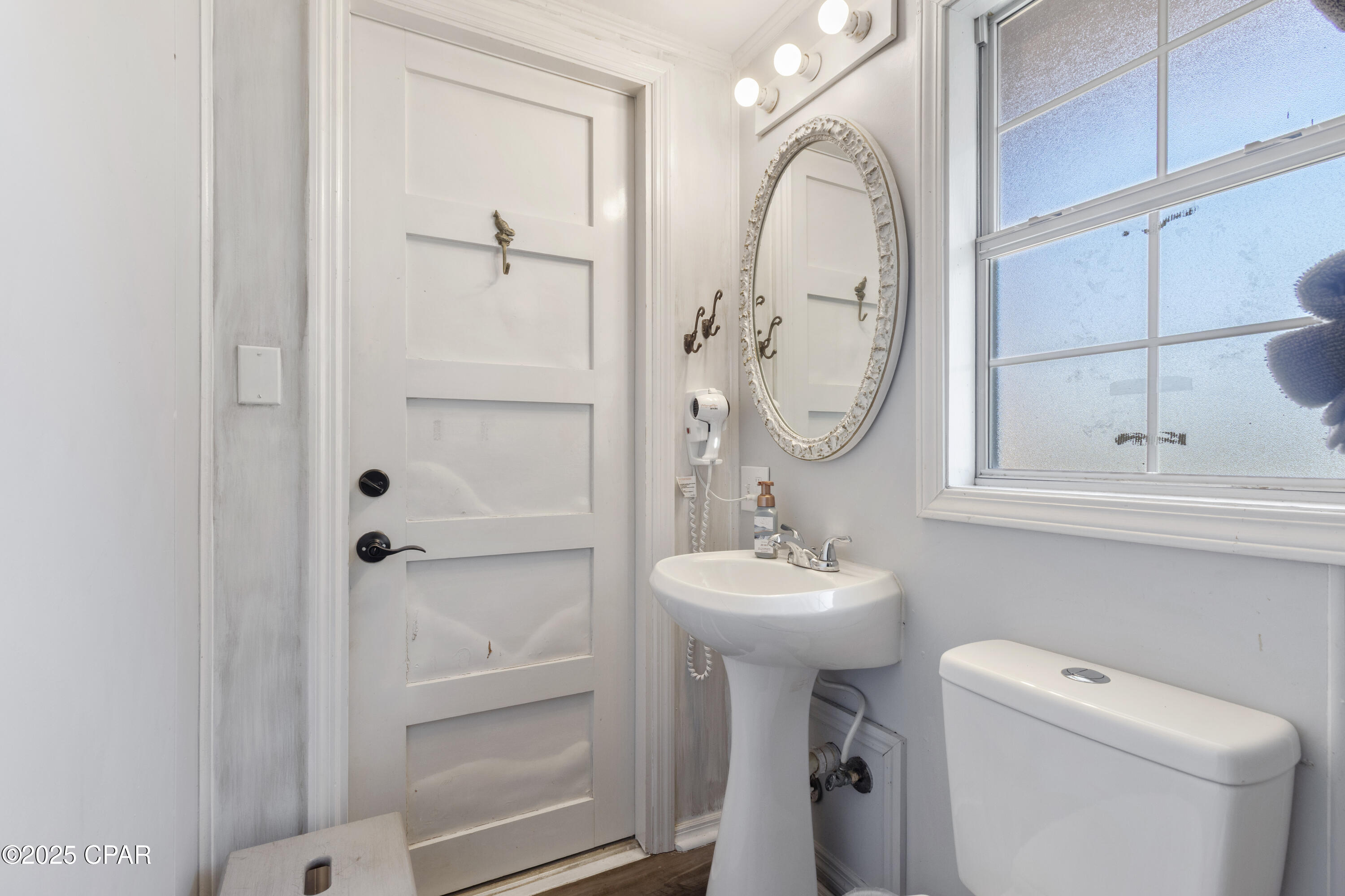 Image 20 For 216 Carol Place Place