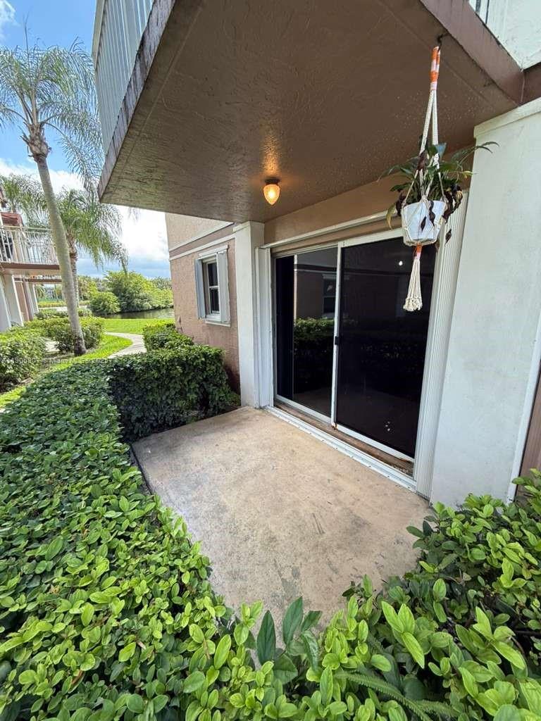 Homes for sale in Pembroke Pines, FL | 11250 Sw 13th St #104, Pembroke Pines, FL 33025 | MLS# A11906907