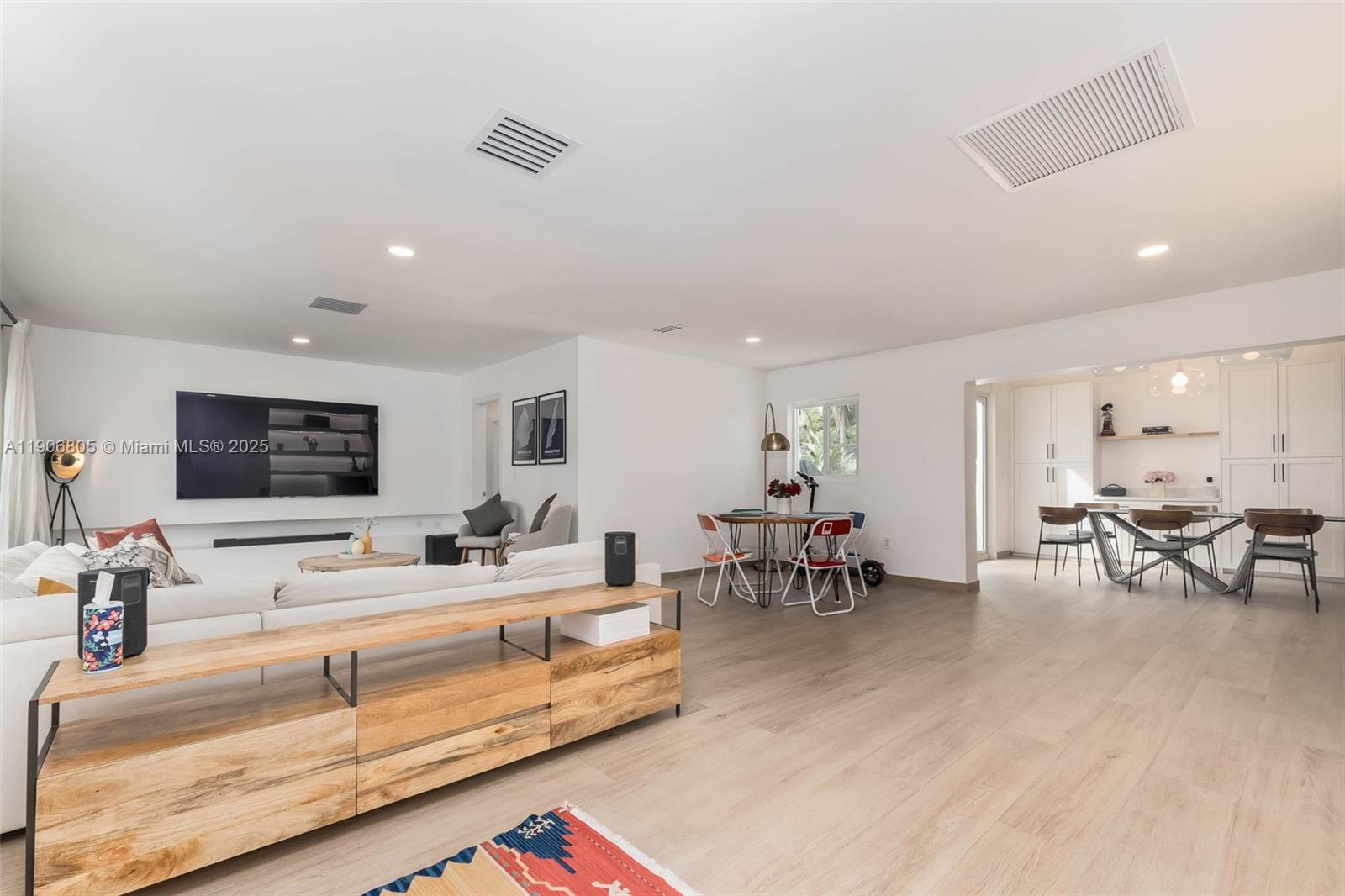 Homes for sale in Biscayne Park, FL | 11370 Ne 8Th Ave, Biscayne Park, FL 33161 | MLS# A11906805