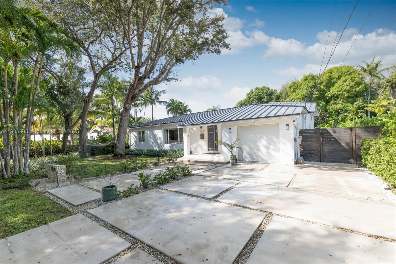 Homes for sale in Biscayne Park, FL | 11370 Ne 8th Ave, Biscayne Park, FL 33161 | MLS# A11906805