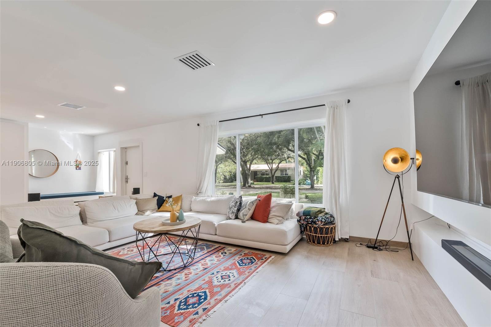 Homes for sale in Biscayne Park, FL | 11370 Ne 8Th Ave, Biscayne Park, FL 33161 | MLS# A11906805