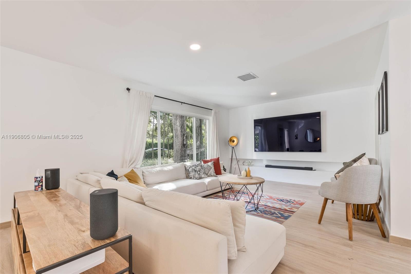 Homes for sale in Biscayne Park, FL | 11370 Ne 8Th Ave, Biscayne Park, FL 33161 | MLS# A11906805