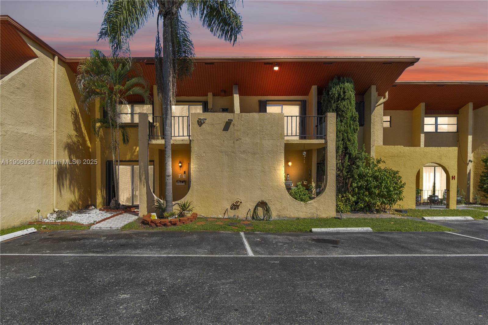 Taracoma Townhomes Condo