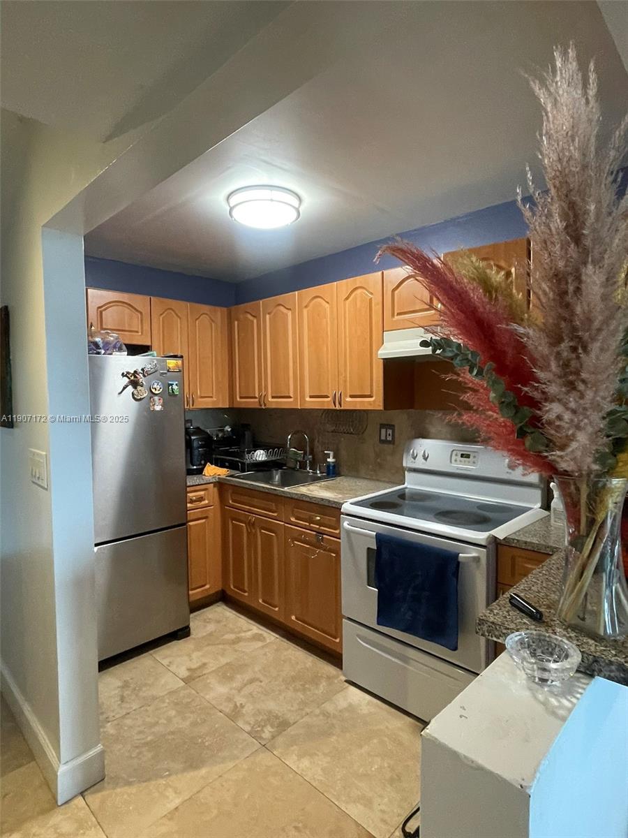 Three Horizons East Condo