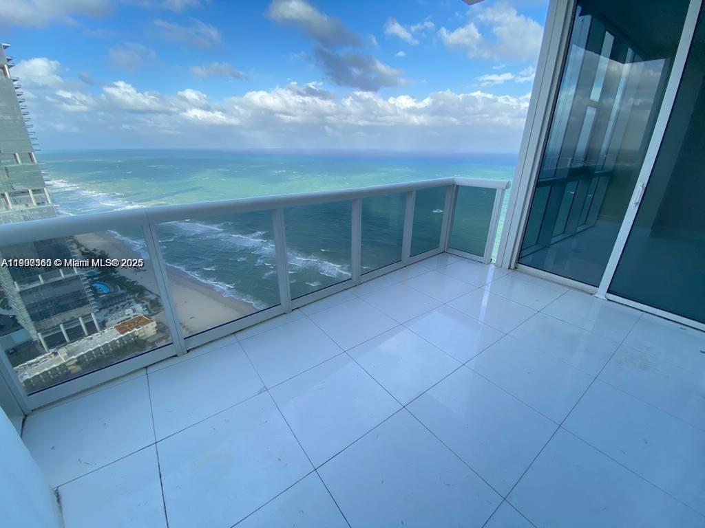 Apartamento para Alugar em Sunny Isles Beach, FL