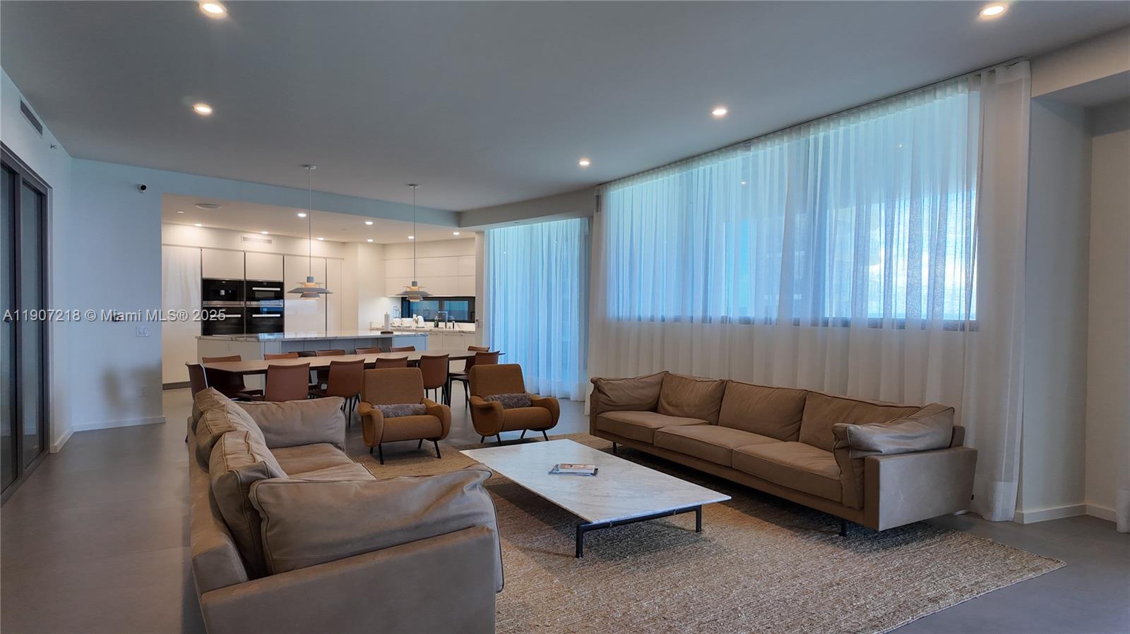 18555 Collins Avenue Cond