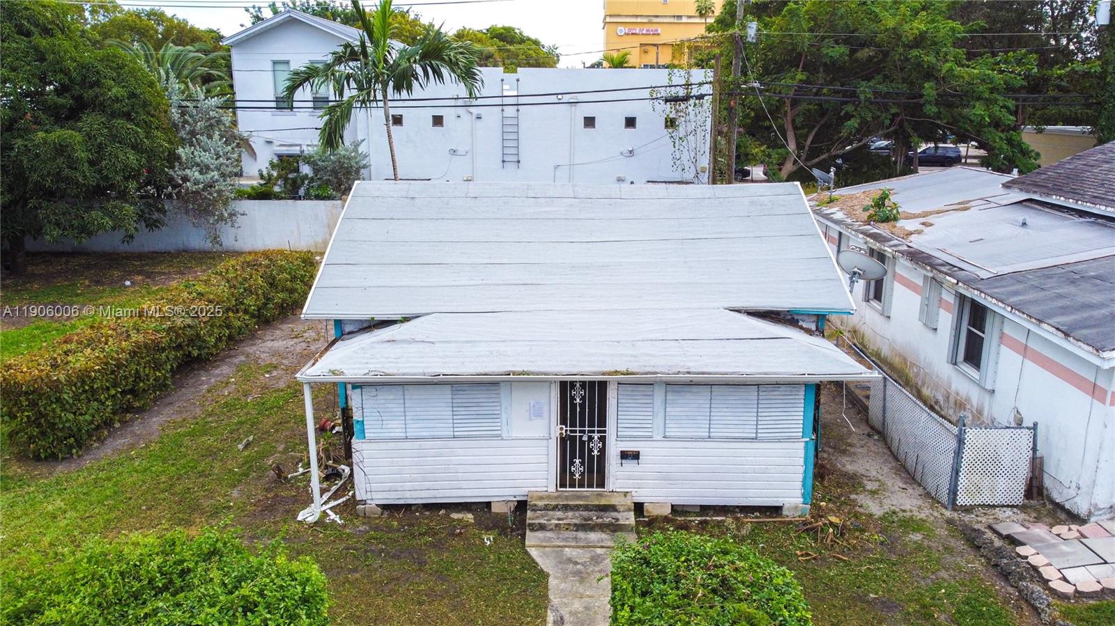 Unlock the potential of this centrally located 4,500sq ft lot. Situated in the sought-after Macfarlane Homestead Historic District, this property is ideal for a tear-down or complete renovation.

Developers and visionary buyers—bring your blueprints and imagination! Create your dream home or next project in a community rich with history.

Unbeatable Location:Just moments from US-1, providing fast access to Downtown Miami, Miami International Airport, and top-rated schools. This is an investment in both location and lifestyle. Don't miss this blank canvas in a high-demand Coral Gables, FL.