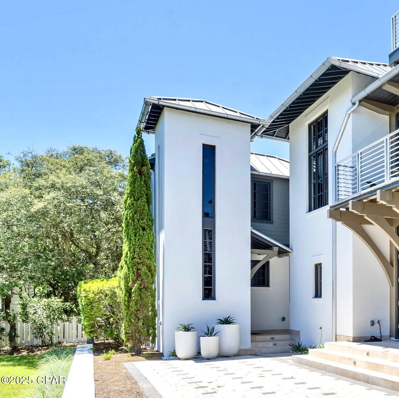 Listing photo id 32 for 210 Village Way