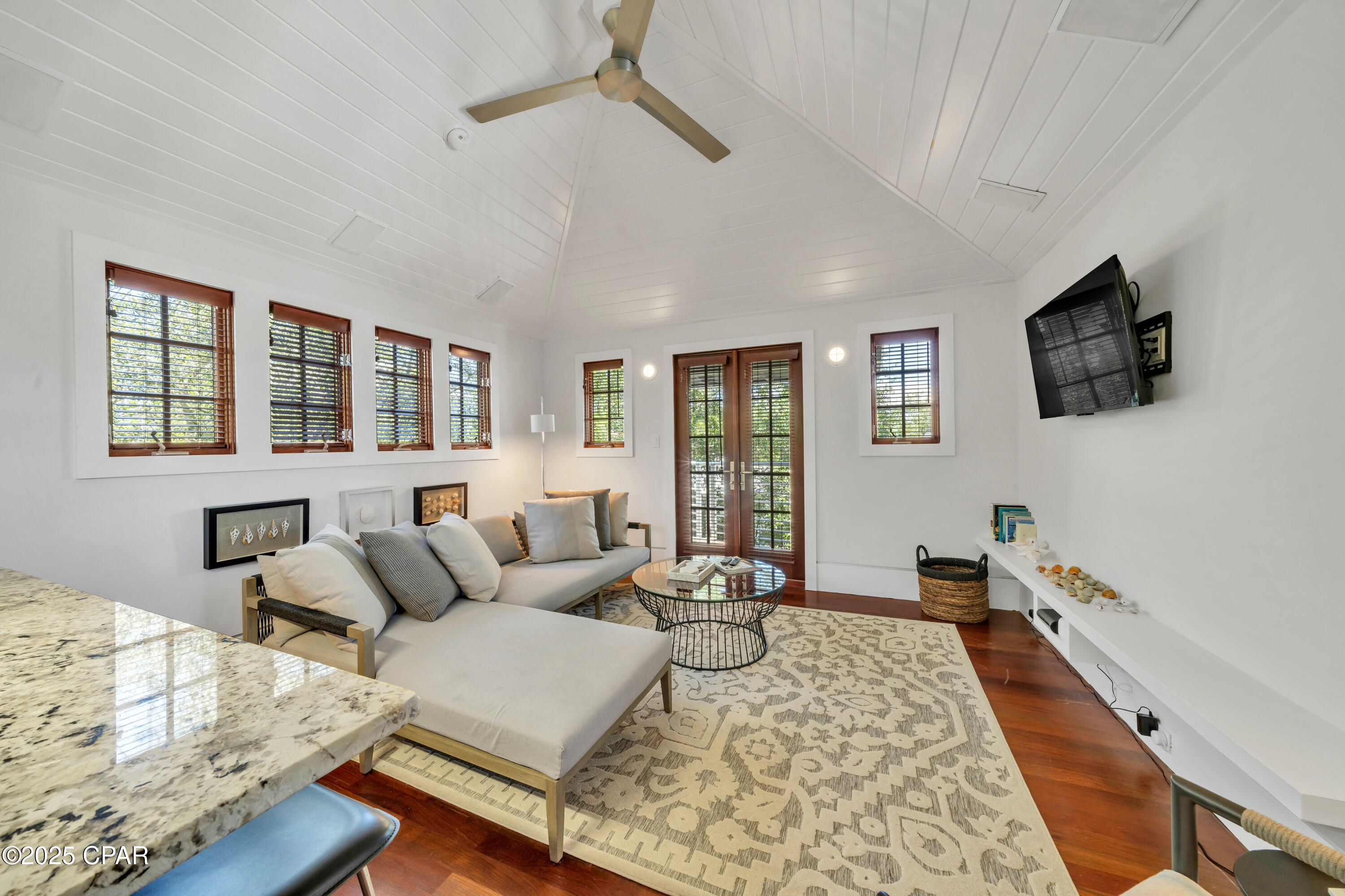 Listing photo id 35 for 210 Village Way