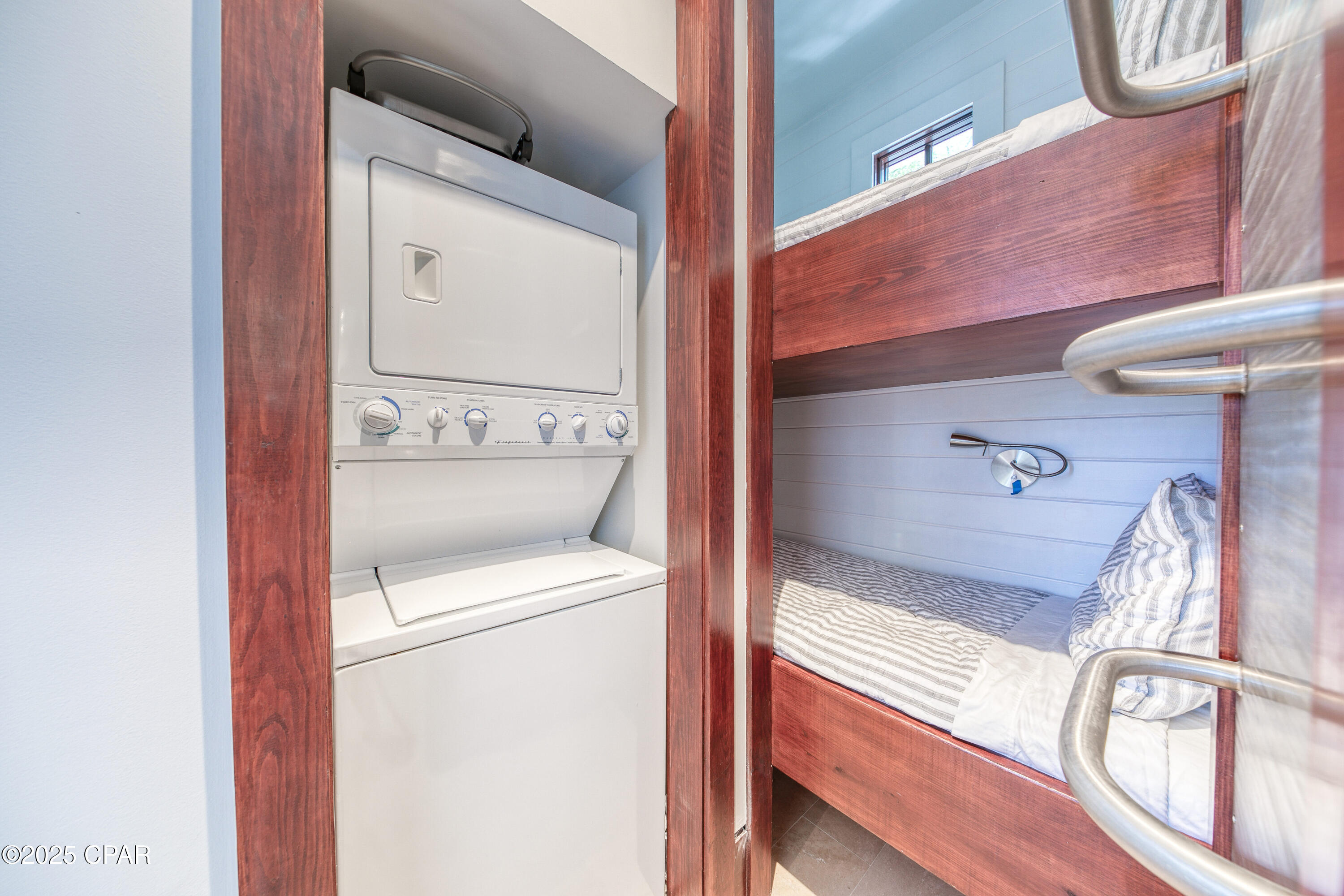 Listing photo id 37 for 210 Village Way