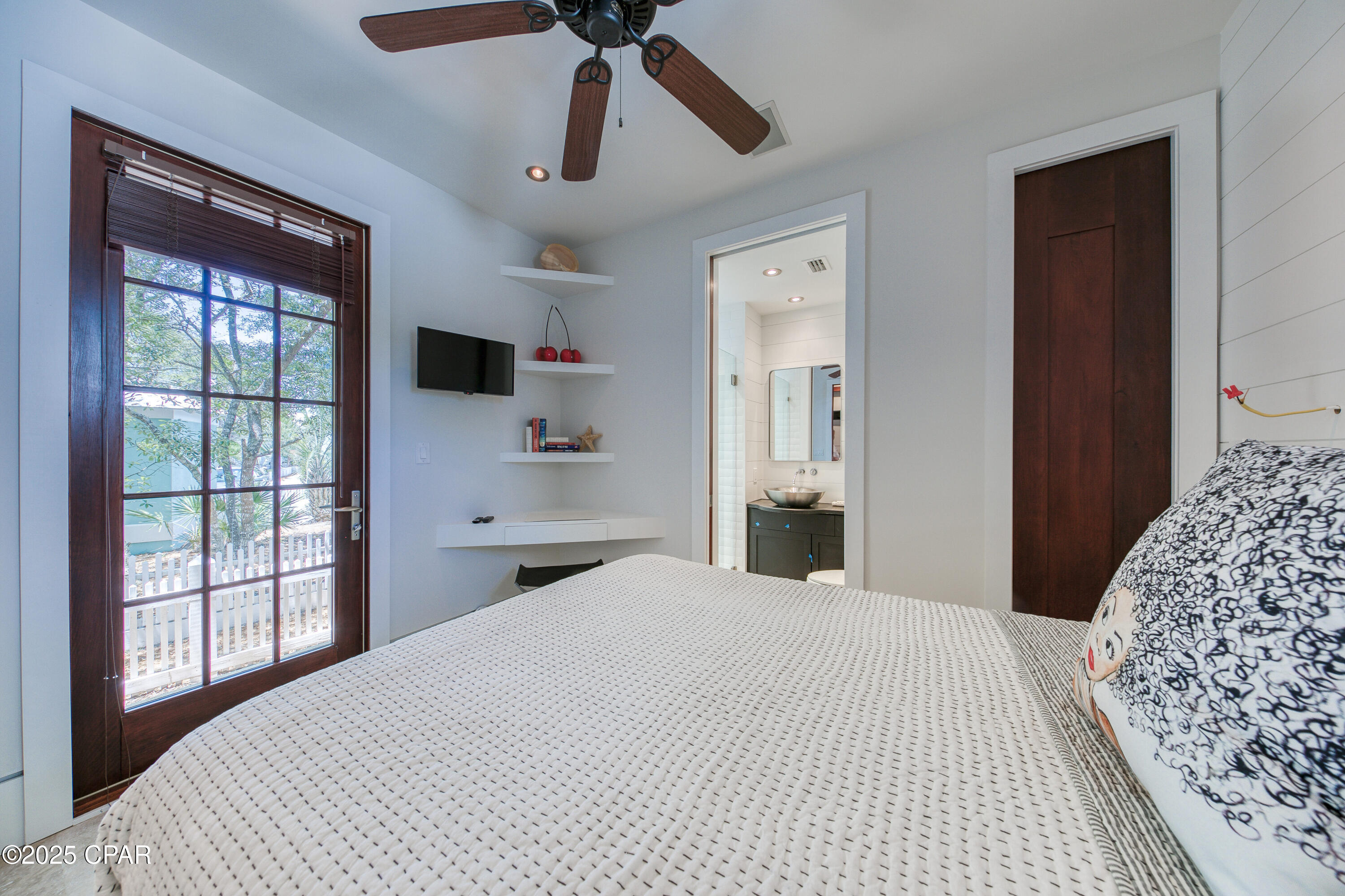 Listing photo id 39 for 210 Village Way