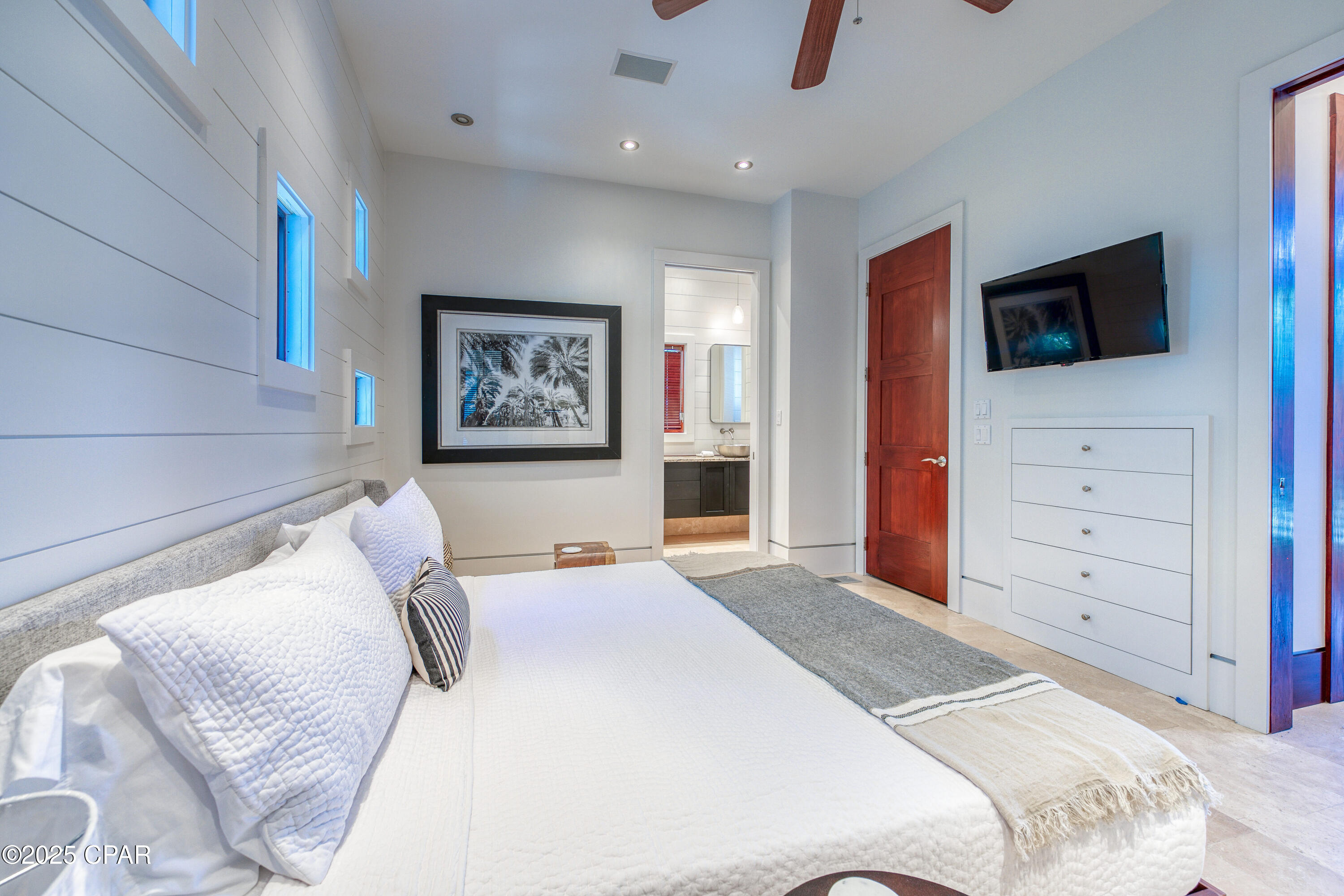 Listing photo id 6 for 210 Village Way