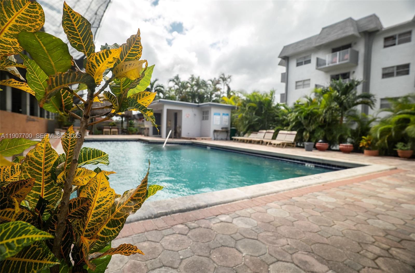 Twin Executive Towers Con