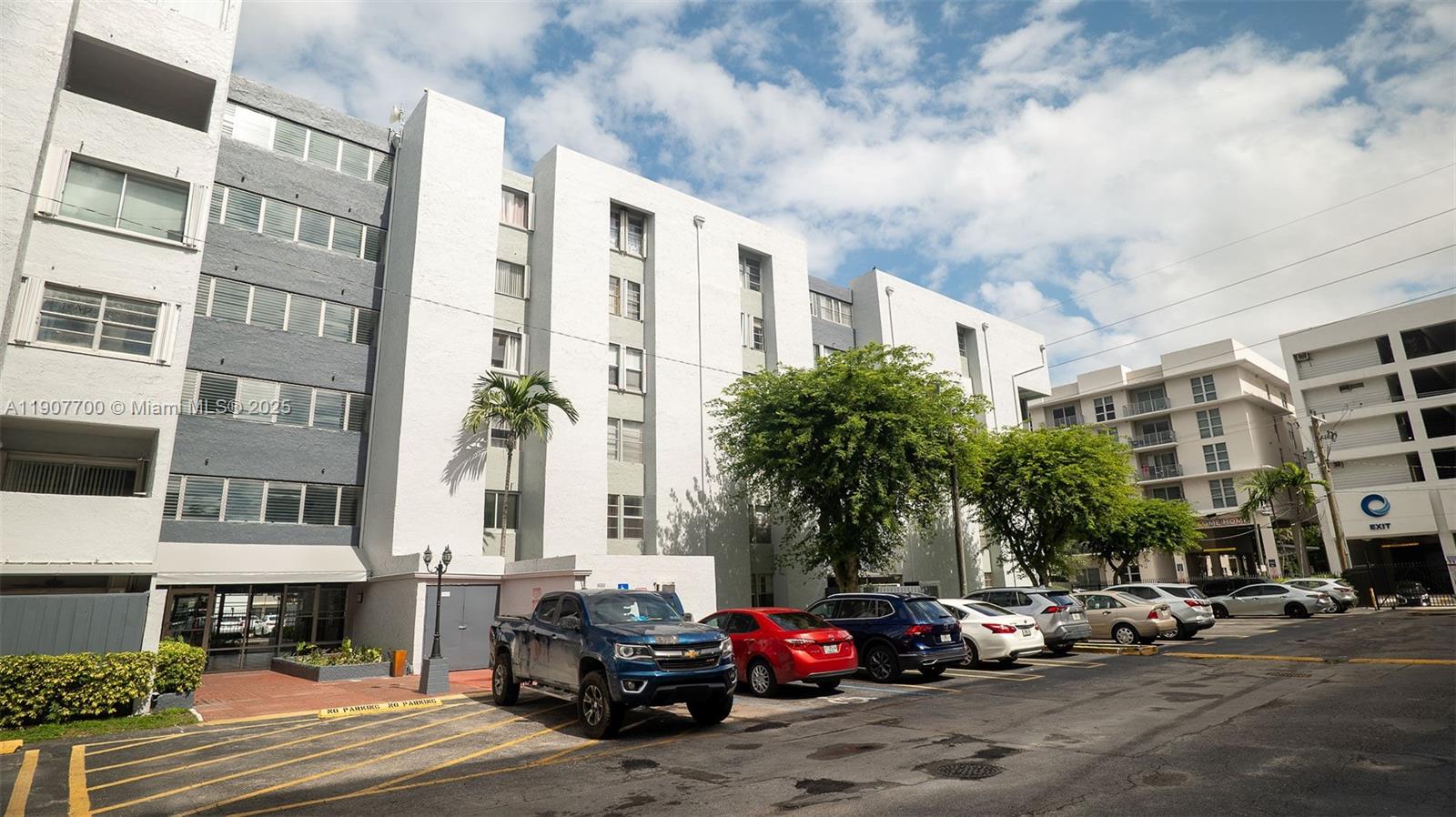 Twin Executive Towers Con