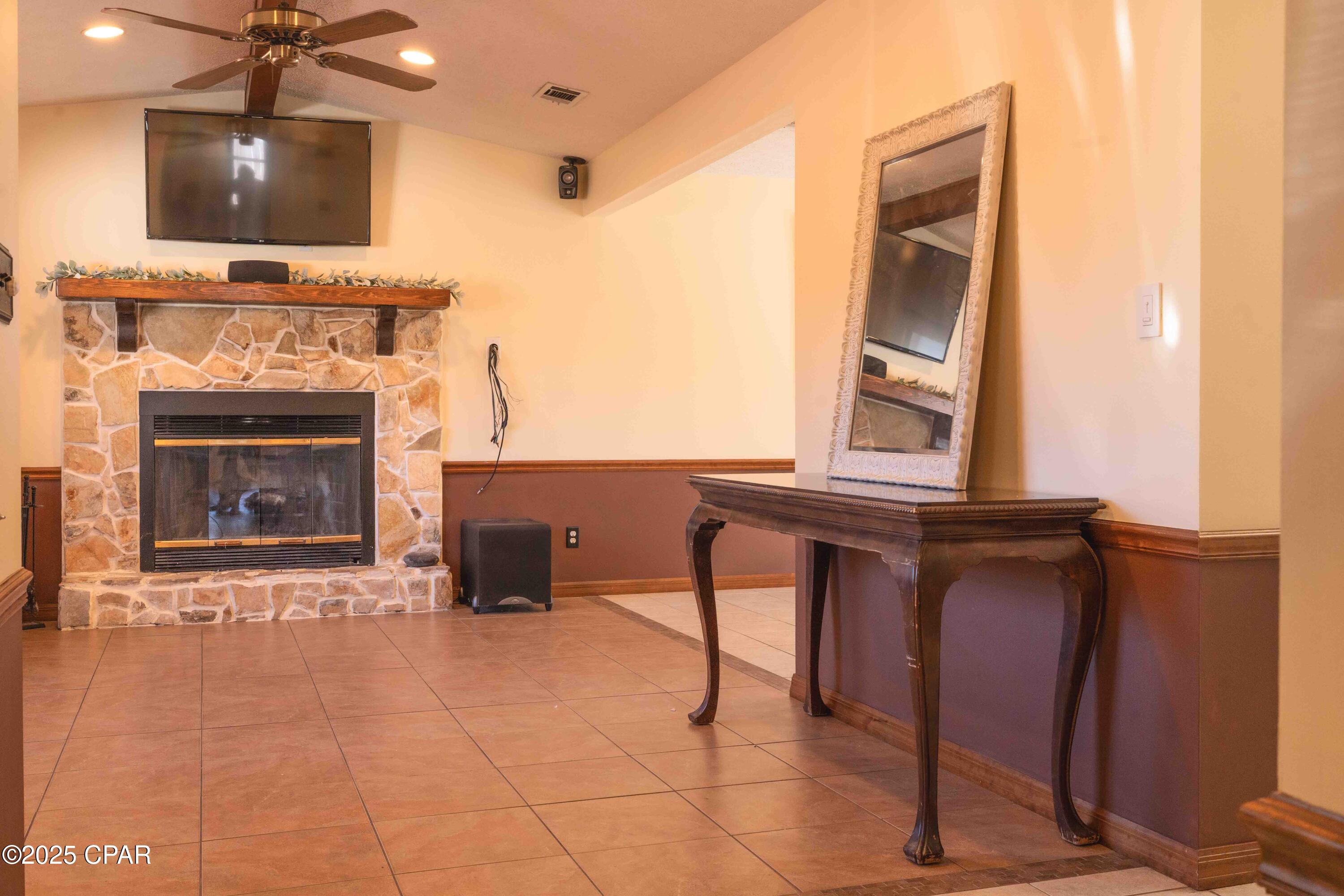 Image 14 For 585 Lagoon Oaks Drive