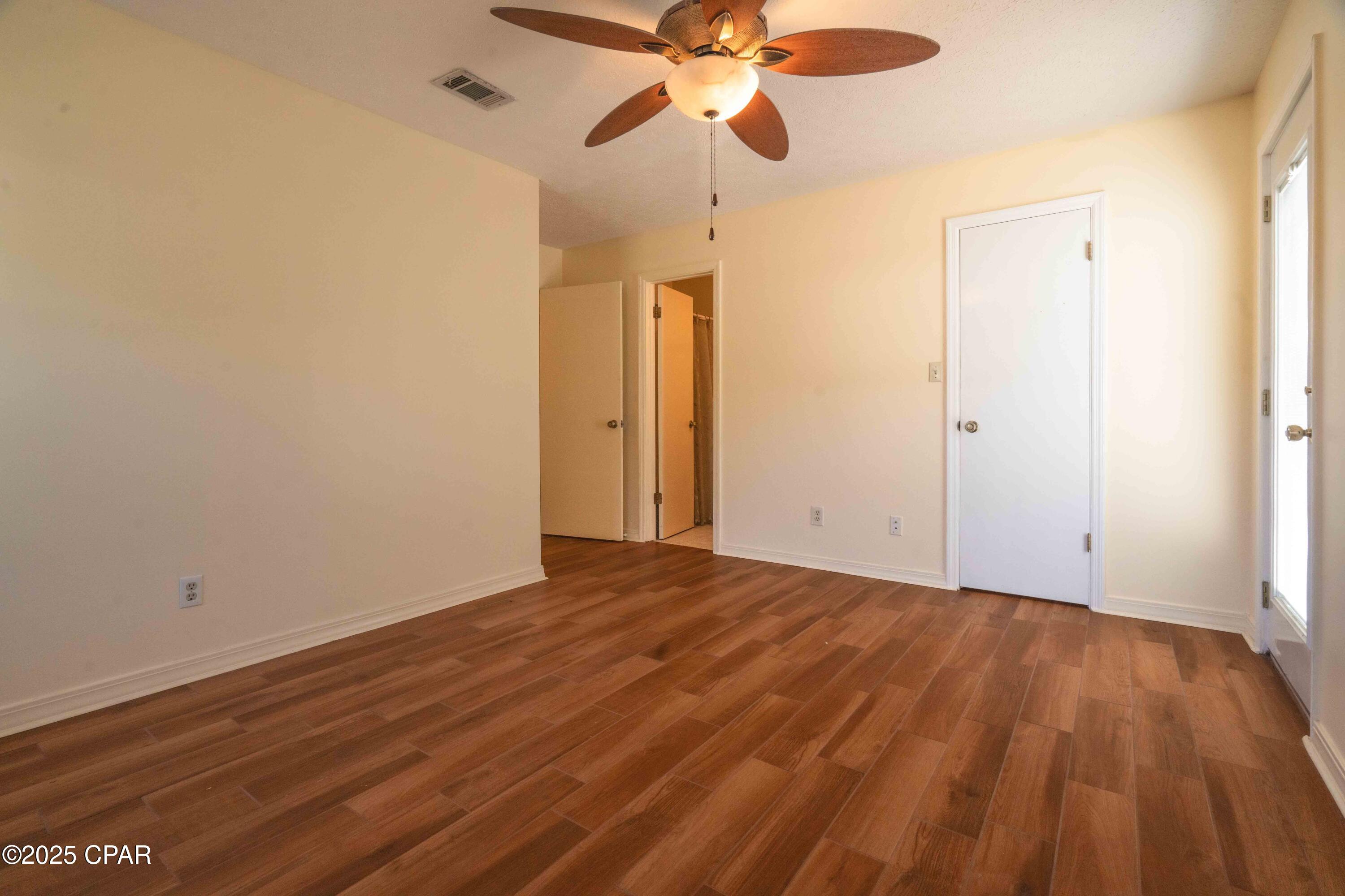 Image 17 For 585 Lagoon Oaks Drive